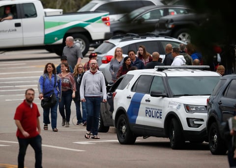 Según Nicholson Kluth, podría haber un octavo estudiante herido y hubo algún tipo de altercado cuando los atacantes ingresaron a la escuela, aunque se desconoce si el altercado fue con alguno de los agentes que custodian el centro o con personal docente que intentó detenerlos.