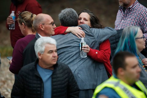 'La respuesta fue inmediata por parte de oficiales asignados a escuelas y de oficiales en patrulla. Cuando los oficiales llegaron, todavía escucharon disparos y creemos que se les disparó a ellos', anotó Nicholson Kluth.