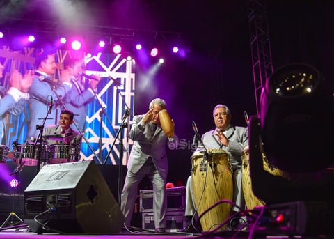 La música de la Única e Internacional Sonora Santanera alborotó a Lerdo.