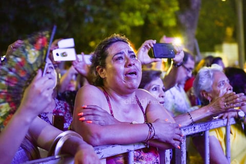 La mayoría de los asistentes se encontraban muy emocionados ante la presencia de la Sonora Santanera.