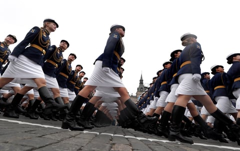 Es en honor a los caídos y a los veteranos de la Gran Guerra Patria.