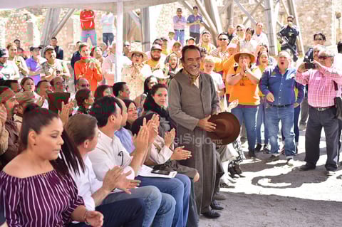 En la actual administración estatal se han filmado, dijo el gobernador, alrededor de 10 películas sirviendo el estado como un facililitador para el desarrollo de estas producciones.