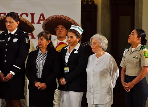 El mariachi entonó melodías como las Mañanitas, Hermoso Cariño y Mujeres Divinas.