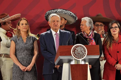 Les llevó un mariachi.