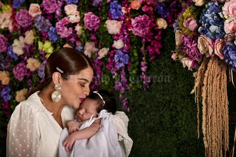 10052019 Makarena con su hijita Lucía.