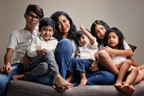 10052019 MAMá DE CINCO.  Silka con Bruno, Dharma, Ikal, Aura y Manu.