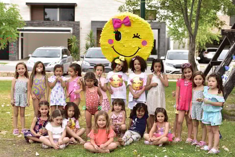 Las cumpleañeras con sus amiguitas