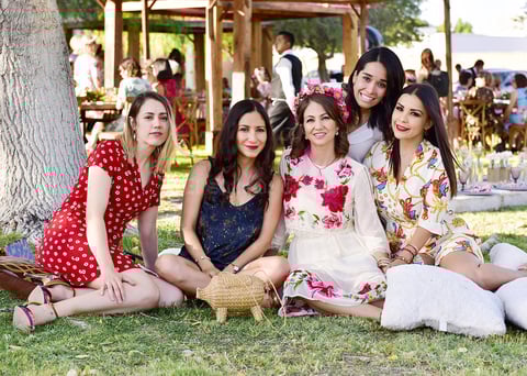 Sandra con algunas de sus amigas