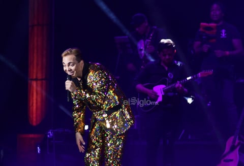 Cristian Castro rindió tributo a Juan Gabriel, a su carrera, a las mamás, a sus fans y a la Comarca Lagunera.