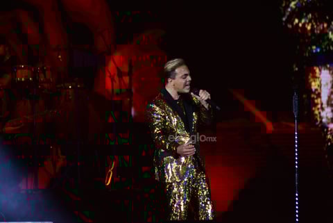 El cantante emocionó a sus fans cuando bailaba algunos de sus temas. En cada interpretación le ponía mucho sentimiento.