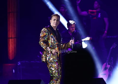 'Estamos celebrando a un grande de la canción, alguien que logró conquistar nuestros corazones. Nos acercó al cielo junto con él y hoy es donde está. Lo veneramos con sus preciosas canciones', comentó Cristian sobre Juan Gabriel.
