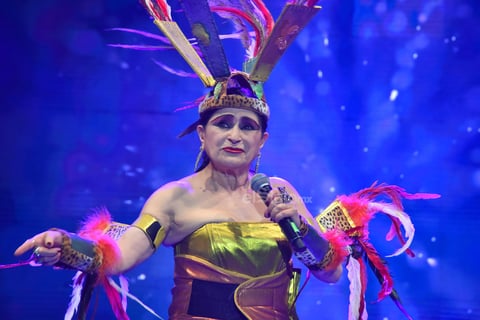 Se presentó la actriz y cantautora mexicana Astrid Hadad.