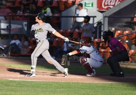 Entró a lanzar Zach Segovia y lo saludó Ciro con tremendo triple por todo el bosque derecho, para luego timbrar con infield hit del 'Conejo' Robles, sin embargo, Francisco Ferreiro falló con elevado de foul e Hinojosa fue víctima del fildeo de Carreón, para el out 27.