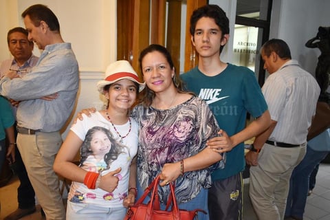 11052019 Natalia, Gaby y Emmanuel.