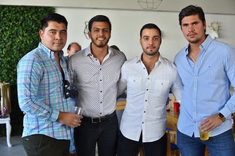 11052019 Felicitan a su amigo