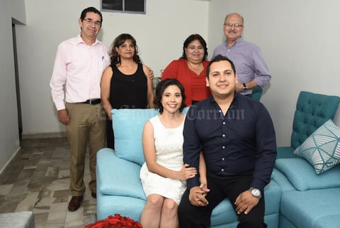 11052019 Andrés Alejandro y Ana en compañía de sus padres.