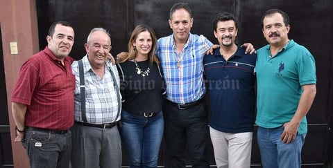 12052019 EN FAMILIA.  El señor Earl Amozurrutia Olvera acompañado de sus hijos, Rafa, Vicky, Paco, Ricky y Eddy Amozurrutia Carson.