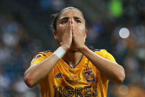 Tigres Femenil siguió en la búsqueda de incrementar la ventaja y lo logró a los 24 minutos, cuando Lizbeth Ovalle recibió centro que bajó con el pecho y no perdonó para lograr el 2-0 en la pizarra.