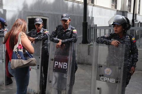 Fuerzas de seguridad toman la Asamblea Nacional venezolana