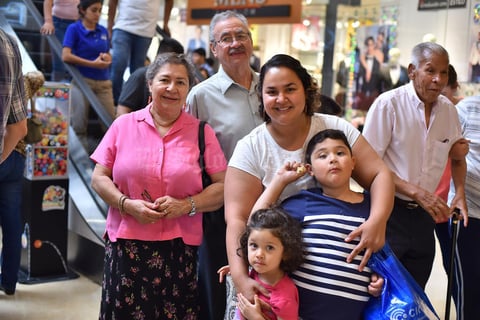 14052019 Familia De la Rosa.