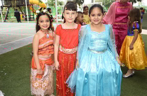 14052019 TODAS UNAS PRINCESAS.  Dominika, Emily y Alvia.