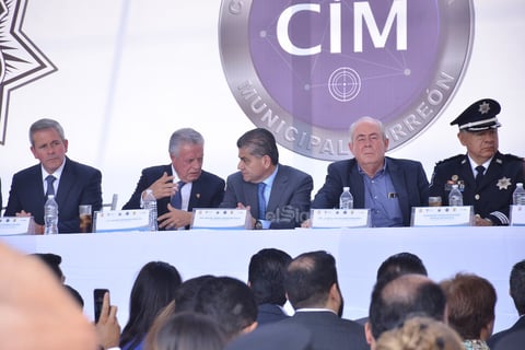 Además del alcalde, el evento estuvo encabezado por Leonel Cota Montaño, subsecretario de Planeación, Información, Protección Civil y coordinación de Seguridad y Protección Ciudadana del Gobierno federal y el gobernador de Coahuila, Miguel Ángel Riquelme.