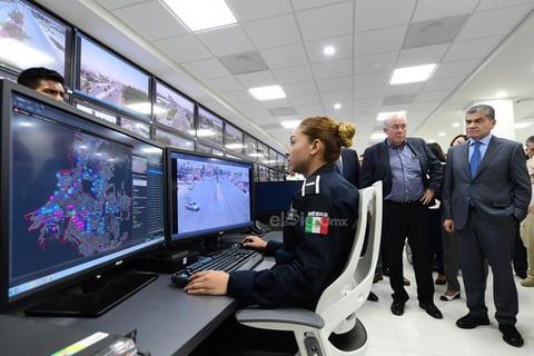 El CIM cuya sede es la Dirección de Seguridad Pública Municipal (DSPM) cuenta con 105 cámaras de alta tecnología instaladas en más de 80 cruces, con personal capacitado y con más de 30 monitores industriales, así como con un motor de algoritmos de reconocimiento óptico, búsqueda de placas en bases de datos, detección de láminas implicadas en hechos delictivos, transmisión de voz de manera encriptada, 10 repetidores controlados y más de 150 radios en operación.