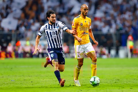 IMG_0714

MONTERREY, MEXICO - MAYO 15: Rodolfo Pizarro (I) del Monterrey y Guido Pizarro (D) del Tigres durante el juego de ida de la semifinal del torneo Clausura 2019 de la Liga Bancomer MX en el estadio Bancomer BBVA el 15 de Mayo de 2019 en Monterrey, Mexico (Foto: Alfredo Lopez/JAM MEDIA)