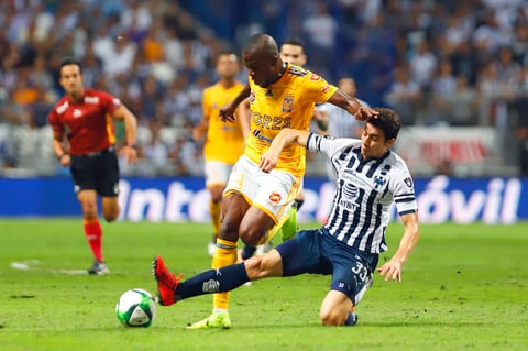 IMG_0714

MONTERREY, MEXICO - MAYO 15: Luis Quinones (I) del Tigres y Stefan Medina (D) del Monterrey durante el juego de ida de la semifinal del torneo Clausura 2019 de la Liga Bancomer MX en el estadio Bancomer BBVA el 15 de Mayo de 2019 en Monterrey, Mexico (Foto: Alfredo Lopez/JAM MEDIA)