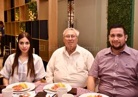 16052019 DESAYUNO DIRECTORES DE MUSEOS.  Janeth Bitar, Raúl Zugasti y Eduardo Rodríguez.