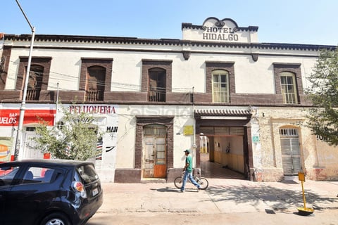 A pesar de que son varios los negocios, entre ellos un hotel de tradición, la zona luce en el olvido y las personas no gustan de recorrer este sector que en su momento fue popular. (ERNESTO RAMÍREZ)