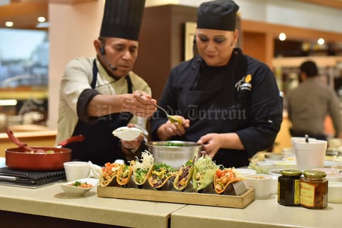 20052019 Los chefs compartieron útiles consejos con las asistentes.
