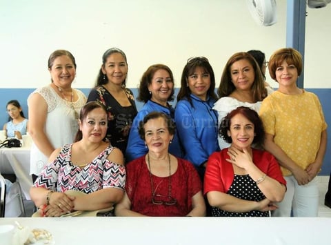 20052019 POSAN PARA LA FOTO.  Asistentes al aniversario de la Iglesia Presencia de Dios.