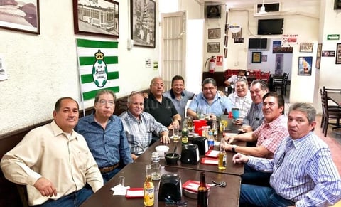 20052019 ENTRE AMIGOS.  Juan Antonio Martínez, Agustín Barbosa, José del Bosque, Luis Gonzaga, Isidro García, Ramón Betancourt, René Campos, Nicolás Islas, Jorge Holguín y Alberto Alcalá.