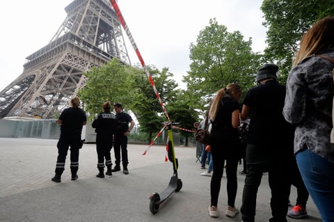 Es el monumento más emblemático de París, aproximadamente es visitada cada año por unos seis millones de personas.