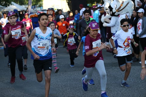 Niños también se dieron cita para correr este domingo.