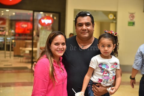 22052019 Paty, Lorenzo y Eva.