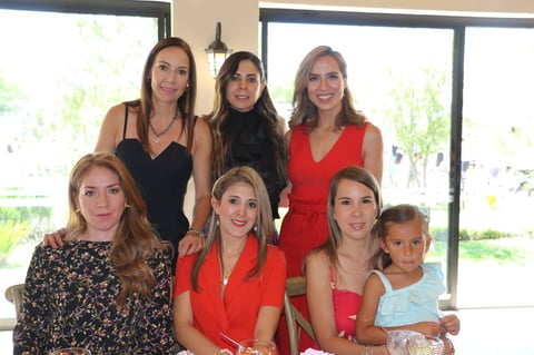 Suri y Constanza celebran Comunión