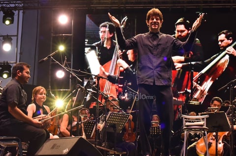 El encargado de dirigir a la Camerata fue el maestro Juan Carlos Lomónaco.