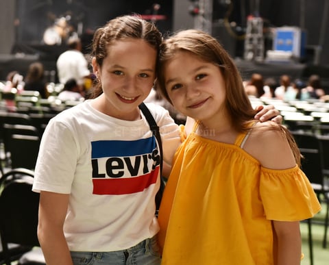 Regina Pedroza y Camila García Colores