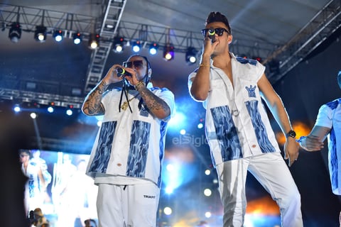 Te quiero a ti, Sabes a chocolate y Fuego complementaron el setlist de los Kumbia Kings.