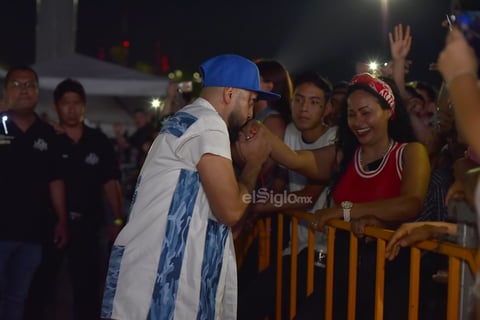'¿Cómo está Torreón? Estamos muy agradecidos de que nos hayan invitado a este festival. Gracias por acompañarnos hoy -ayer-', dijo Cruz Martínez, líder de la agrupación.