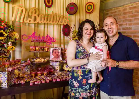 25052019 RECIBE LAS AGUAS BAUTISMALES.  Arantza en brazos de sus papás, Agustín y Bertha Alicia.