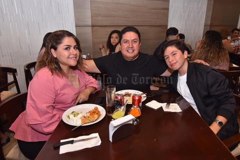 27052019 EN RECIENTE EVENTO.  Saúl, Guillermo y Ricardo.