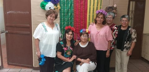 27052019 CELEBRA UN AñO MáS DE VIDA.  Yolanda Aguilera con algunas de sus invitadas.