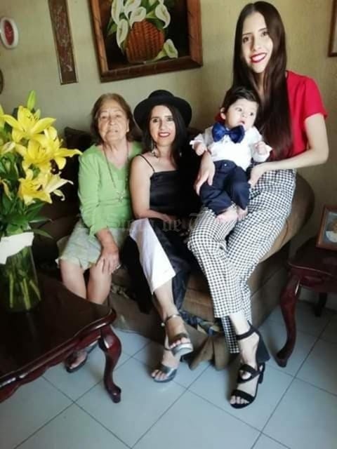27052019 EN FAMILIA.  Vinita, Soraya Contreras, Nancy Soraya y Daniel Isaac.