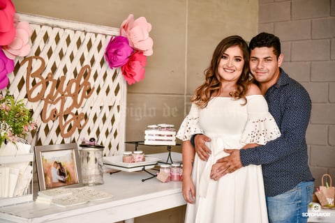 27052019 EN PAREJA.  Gilberto Basurto Rodríguez y Sandra Yae Nagay Hernández se casarán este año.