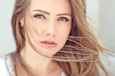 29052019 Esta técnica semi permanente permite lucir unas cejas definidas y naturales por casi un año.