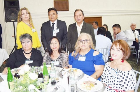 29052019 Sabina Ontiveros, Alma D. Flores, Angélica G. Solís, Flor E. Martínez, Arturo Manríquez y Antonio Villanueva con 30 años de servicio.
