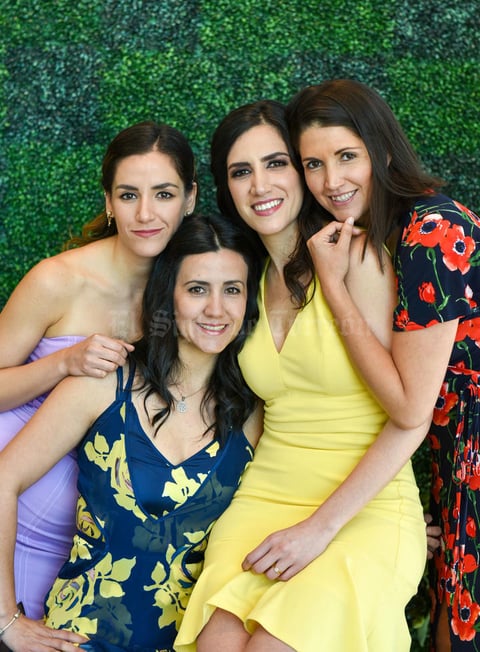 29052019 POR CASARSE.  Sarahí Romo Cuéllar con sus hermanas en su fiesta de despedida.